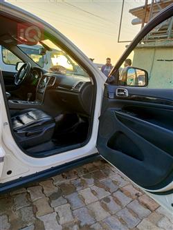 جیپ گراند شیرۆکی